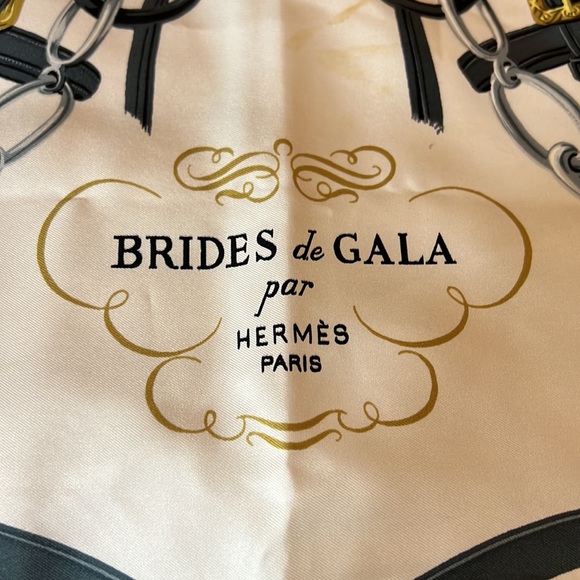 HERMÉS Scarf Beautiful Baby Blue! - Picture 3 of 9